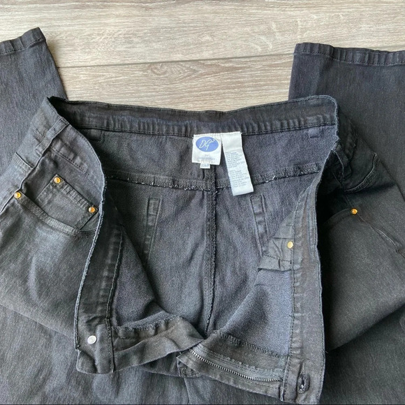 DG2 BY DIANE GILMAN Studded Embellished Stretchy  Skinny Jeans - Picture 11 of 14